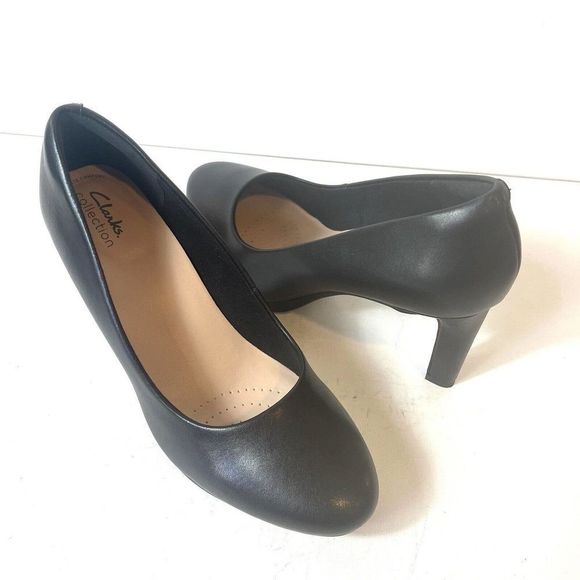 Clarks collection Classic Black Leather Heels Womens Size 9 W Pump Slip On Shoes - Picture 1 of 8